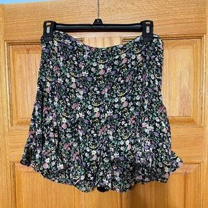 Size Medium floral skort